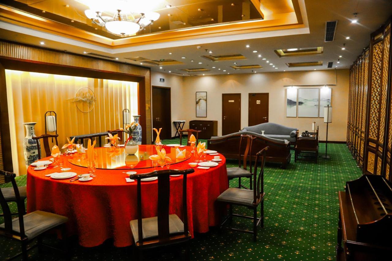 Beijing Palace Soluxe Hotel Astana Dış mekan fotoğraf